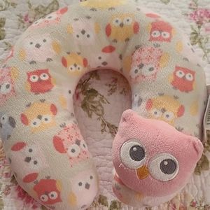 ❤4/$20❤Blankets & Beyond Owl Travel Pillow